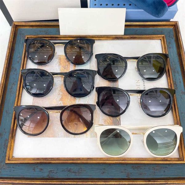 2024 Diseñador de lujo fuera del diseñador de lujo Nuevas gafas de sol para hombres y mujeres fuera de estilo Classic Round Sol Glasses Femenina Red Red