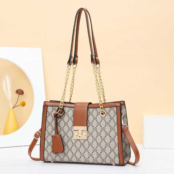 2024 Bolso de lujo Diseñador de lujo Ventas directas de fábrica Alta calidad Nueva moda coreana Un hombro Carta de viaje portátil para mujer Bolsa pequeña personalizada