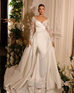 2024 Robes de mariée sirène de luxe surjupes épaules dénudées manches longues, plus la taille robes de mariée en dentelle appliques perles de cristal perles fleurs train détachable satin
