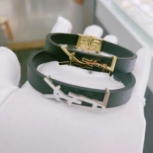 2024 Diseñador original de lujo Mujeres Hombres Cuero real Letra negra Y Gargantilla Collar Pulsera 750 Acero inoxidable Amor 18K Plata Oro Conjunto de joyas Regalo de Navidad