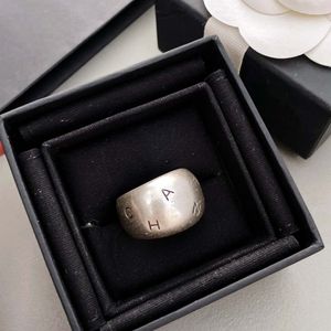 2024 Luxe Kwaliteit Charm Band Ring Verzilverd met Woorden Desgin Hebben Doos Stempel Speciale Stijl Ps7353b