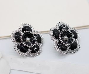 Boucle d'oreille et broche de couleur noire en forme de fleur, breloque de qualité de luxe, plaqué argent, avec boîte à timbres, PS3761A, 2024