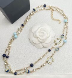 2024 Collier de pendentif à longue chaîne de qualité de luxe avec perles de couleur bleue et bijoux de créateur en émail a une boîte de timbre Choker PS3773B