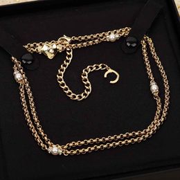 2024 Charme de luxe Collier de pendentif de pull à longue chaîne avec des perles de coquille de nature et un coeur PC en 18 km plaqués avec une boîte stmap ps3394b
