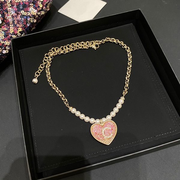 Collier pendentif à breloque de qualité de luxe, avec forme de cœur et perles de coquillage naturelles en diamant rose, plaqué or 18 carats, PS3146, 2024