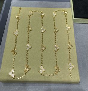 2024 Luxe kwaliteit charme hanger trui ketting met diamant in 18k vergulde 20 stuks bloemvorm hebben stempel doos PS2100