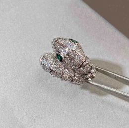 2024 Luxury kwaliteit charme punkband ring met sprankelende diamant en groene kleur hebben postzegelbox ps4473a