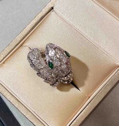 2024 Luxe kwaliteit charme punkband ring met sprankelende diamant en groene kleur hebben postzegelbox PS4473A Q4