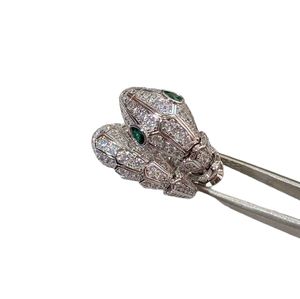 2024 Luxury kwaliteit charme punkband ring met sprankelende diamant en groene kleur hebben postzegelbox PS4473A Q2