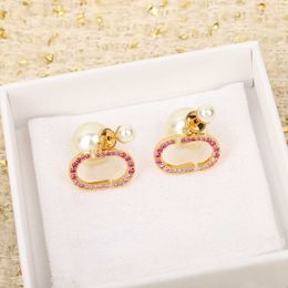 2024 Luxury kwaliteit charme stud earring met witte shell -kralen en fuchsia diamant in 18K vergulde Gold hebben postzegelbox PS3483B