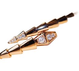 2024 Luxury -kwaliteit klassieke diamanten bangle -stijl slangenarmband met diamant geopende designer sieraden Bijoux voor dame beroemd trouwfeest hebben doos q8