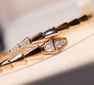 2024 Luxury -kwaliteit klassieke diamanten bangle -stijl slangenarmband met diamant geopende designer sieraden Bijoux voor dame beroemd trouwfeest hebben doos ps4898 q6