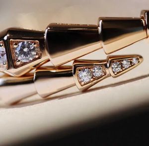 2024 Bracelet de serpent de style Diamonds de qualité de luxe avec bijoux de créateurs ouverts de diamant bijoux bijoux pour lady célèbre fête de mariage Have Box Q5