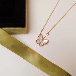 2024 Qualité de luxe V Collier pendentif papillon en or avec coquille blanche et diamant pour femmes collier de mariage cadeau boucle d'oreille bijoux PS7008