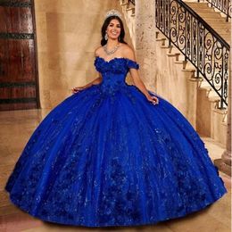 2024 Robes de luxe quinceanera bleu royal dentelle appliques épaule perles de cristal paillettes 3D fleurs florales robe de bal robe d'invité balayage train robes de bal de soirée