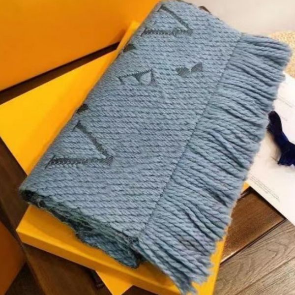 2024 Diseñadores de bufandas de lujo Recién llegado Marca Hombres Bufanda Cashmere Bufandas de invierno Tamaño largo Calentador masculino Mujeres Impresión Carta Borlas de lana Bufanda mullida