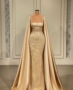 2024 Robes de soirée sexy de luxe portent des perles de cristal d'illusion de satin d'or robe de bal de sirène fête de reconstitution historique robes formelles longueur de plancher avec cape