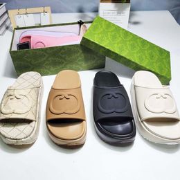 2024 Senanes de lujo diseñadores de marca de la marca mujeres Sandalias de plataforma de plataforma hueca para mujeres Sandalia de tobogán para mujeres con lnterlock G Lovely Sunny Beach Woman zapatillas zapatillas