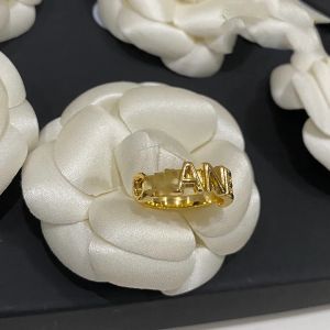 2024 Luxurys Designers Ringen vol met diamanten bandringen bloemen vintage messing open ring bloem uniek ontwerp Europeaan en Amerikaans vrouwelijk