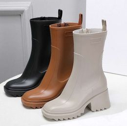 2024 Diseñadores de lujo Mujeres Botas de lluvia Estilo Inglaterra Impermeable Welly Goma Agua Lluvias Zapatos Tobillo Botín Botines Plataforma 231