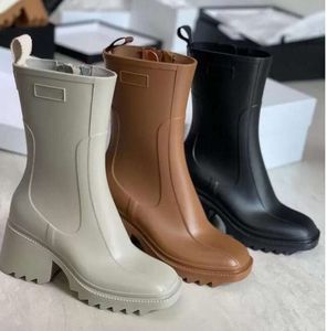 2024 Luxurys Designers Femme Bottes de pluie Angleterre Style imperméable Welly Welly Water Rains Chaussures Boots Boots Boots 852