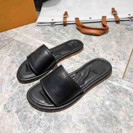 2024 Zapatillas de mula planas magnéticas para mujer Diapositivas de cuero de goma Sandalias de playa de lujo al aire libre de verano con caja