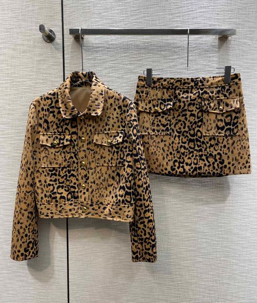 2024 Maillard Leopard Prints Mujeres Chaquetas y faldas Diseñador Botones de metal Bolsillos Moda 2 piezas Conjuntos 10507