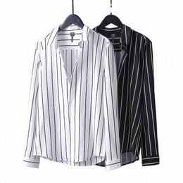 2024 Chemises à manches rayées à manches LG pour hommes adaptées aux chemisiers décontractés vêtements de travail amples fesses formelles nouveaux hauts vêtements P15 699c #