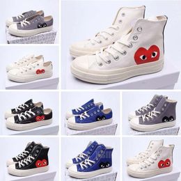 2024 Sneakers masculins Les baskets féminines jouent au designer Love With Eyes Hearts 1970S Big Eyes Beige Classic Casual Skateboard and Sports Shoes D8