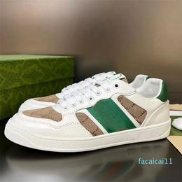 2024 Mannen Sneakers Schoenen Suède Trainers Lace Up Mand Dikke Rubberen Zool Runner Sport Feestjurk Korting Casual Wandelen