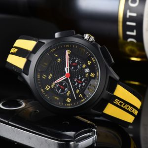 2024 HOMMES Watch New Watch Top Top Imperproof Rubber Watch Band Business Quartz Watch Mens Mens Three Eyes Multifonction Chronograph Ferr 005