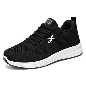 2024 Hommes Femmes Chaussures de sport Baskets Noir Blanc GAI Hommes Femmes Sports de plein air Running Trainers147556 GAI