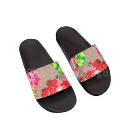 2024 hommes femmes pantoufles de créateur sandale Tazz Quality Fashion Slide Luxury Chaussures de luxe pour la plage d'été Sandales plates en caoutchouc nouveau Tiger Snake Sanding Sandales