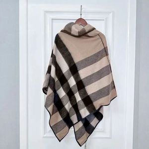 2024 masculin en vigueur en vigueur en laine de laine Brand de luxe B Brandin de luxe B Châle pour femmes designer canine Button Cachemire Poncho Red Épaule Stripes