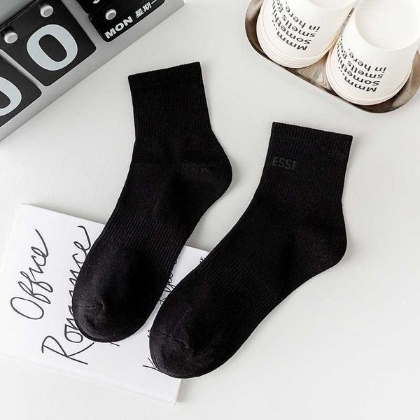 2024 Hommes Chaussettes Designer Femmes Haute Qualité Coton All Match Classique Cheville Lettre Respirant Noir et Blanc Football Basketball Sports Chaussette En Gros Uniforme 34OQ