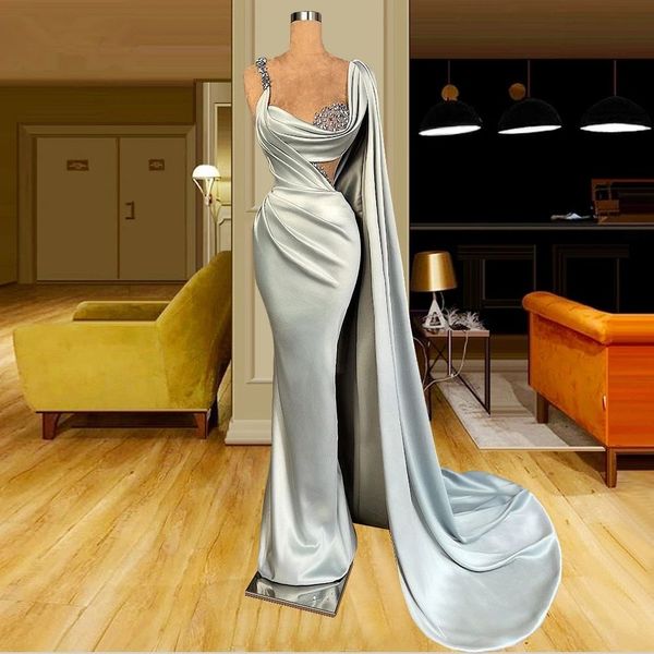 2024 sirène perlée robes de bal sexy bijou cou robes de soirée balayage train satin argent perles de cristal robe formelle avec bretelles enveloppements d'épaule