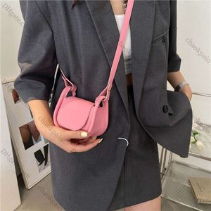 2024 Mini Designer Crossbody Bag Pu Leather Women Design Fashion Design solide Small Redistick Sacs Trend Exquis Messenger Totes Handsbag AZ