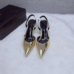 2024 MiUi Designer schoenen kitten hiel hiel hakken vrouw miui sandalen echte lederen vaste kleur puntige teen buckle decor trendy lak feest 16