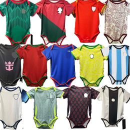 2024 Nápoles Inglaterra Portugal Psges Baby Soccer Jersey 24 25 Football Home hijo Bellingham Mbappechiesa Kit para niños 9-18 meses Camisa