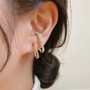 2024 Nuevo diseño de oro amarillo de 14 k Pendientes irregulares de color dorado en forma de U para mujer Joyería de moda de cristal coreano Accesorios inusuales Fiesta de niñas