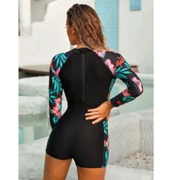 2024 NUEVO 2022 Mangas largas de una pieza Swimsuit Women Femenina Femenina Surf Bodysuit Floral Swimwear Girl Protección solar Bañador de baño