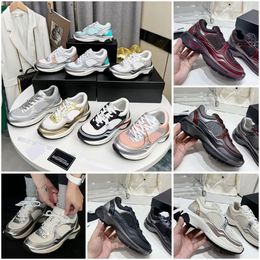 2024 Nouveau armé Channel Vintage Suede Casual Chaussures Calfskin Reflective Sneaker Designer Mens Women Sneakers Womens City GSFS SIZE35-41