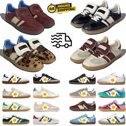 2024 Nouveau basket-ball Designer Pays de Galles Bonner Plateforme Chaussures décontractées Chaussures Men de formation Femme Sneakers intérieure en daim bas Low Top Leather Maroon Gold Metallic Gum Golf Trainers