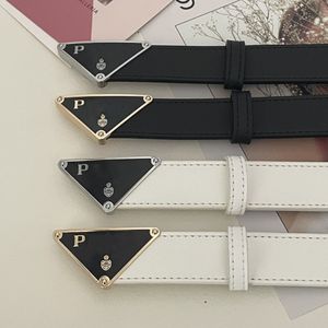 2024 New Belt Designer Belts Letter Triangle Metal Belt Fashion Casual Everything Business Business Young Jeans Belt de luxe avec boîte et pas de boîte