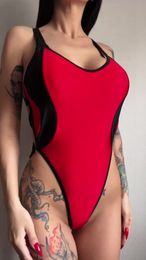 2024 New Bikini One Piece Swimsuit pour femmes Single Bra Bra Fashion pliée Split Swiksuit Bikini Designer Swwear Bathing Cuisse Designer Womens Swimsuits