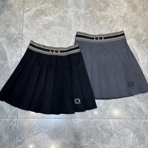 2024 Nouveau noir gris sexy sexy street loisir de créateur jupe haute taille féminine brodered lettre jupe