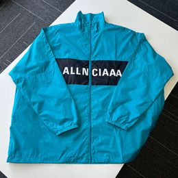 2024 nuova giacca in nylon color lettera blu e nero versione oversize casual da uomo e da donna con colletto rialzato trench sportivo moda street coat
