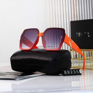 2024 Nieuwe doos zonnebrillen voor dames straatschieten show populair op internet dezelfde stijl gewone toon premium gevoel bril batch