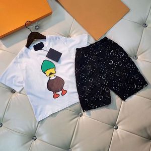 2024 Nouvelle marque Designer T-shirts Brown Denim Colorblock Set Garçons Col rond Ouverture Bas asymétrique Matériau doux Enfants T Été Court Manches longues