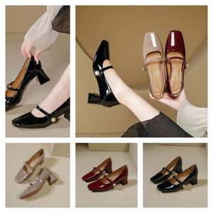 2024 Pombas de nueva marca zapatos de tacón alto en el tacón rojo tacón delgado tacón de punta de punta poco profunda zapatos para mujeres